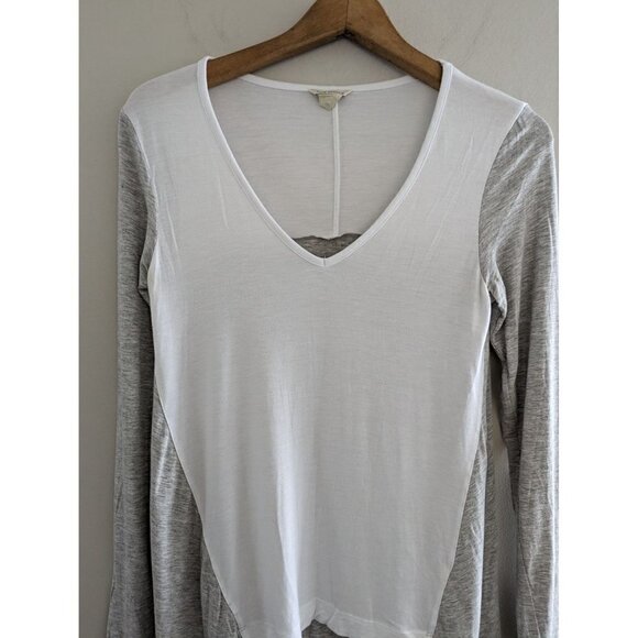 Club Monaco Lightweight V Neck Long Sleeve T-shirt - Picture 2 of 7